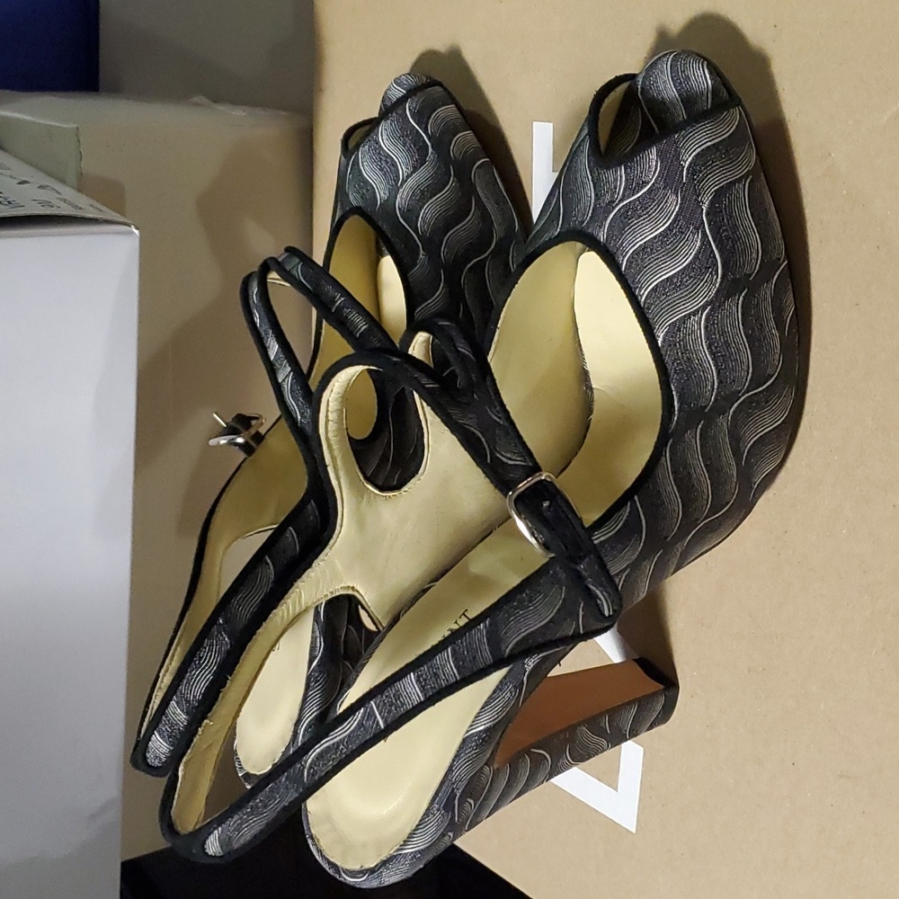 NIB Sarah Flint heels